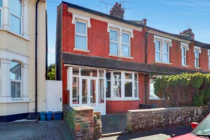 3 Bedroom End Of Terrace House For Sale In Central Avenue, Southend-on-Sea, SS2