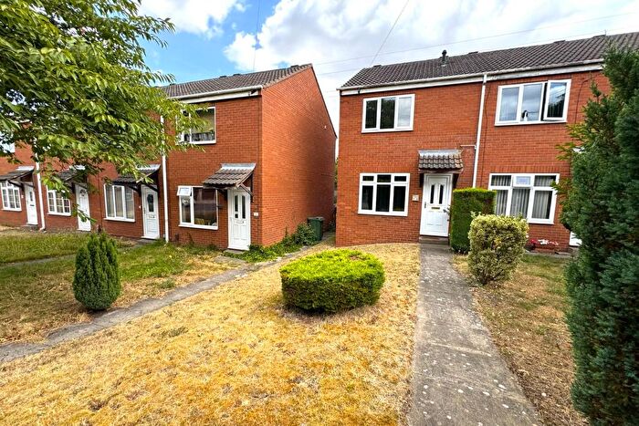2 Bedroom Town House To Rent In Victoria Street, Brimington, Chesterfield, S43