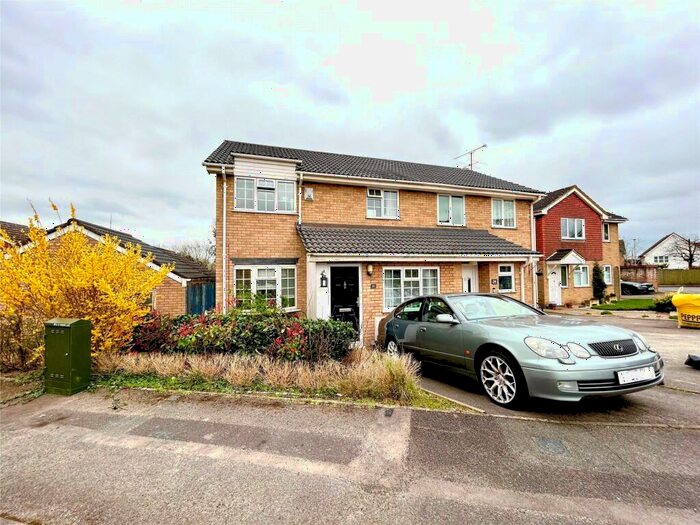 3 Bedroom Semi-Detached House To Rent In Fakenham Close, Lower Earley, Reading, Berkshire, RG6