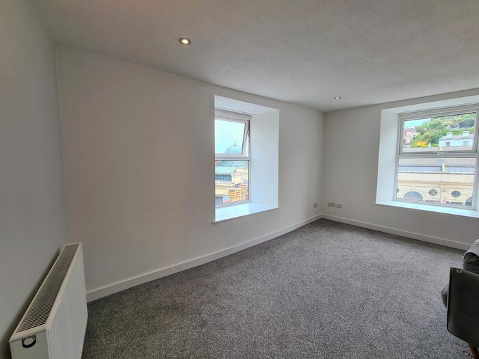 2 Bedroom Flat To Rent In The Terrace, Torquay, TQ1