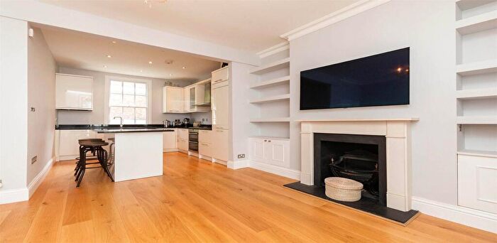 3 Bedroom Flat To Rent In Jamestown Road, Camden, NW1