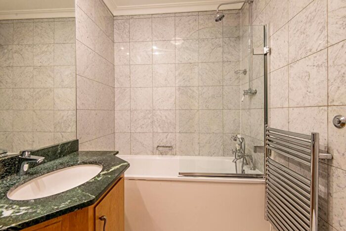 2 Bedroom Apartment To Rent In Hall Road, St John's Wood, London, NW8