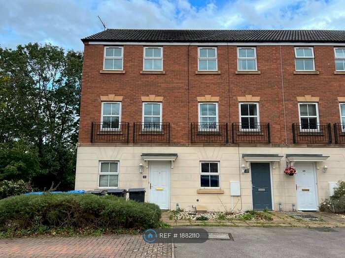 3 Bedroom Terraced House To Rent In Fount Court, Market Harborough, LE16
