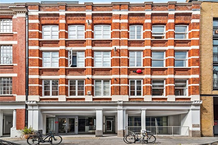 2 Bedroom Flat To Rent In Dickens Court, - Britton Street, EC1M