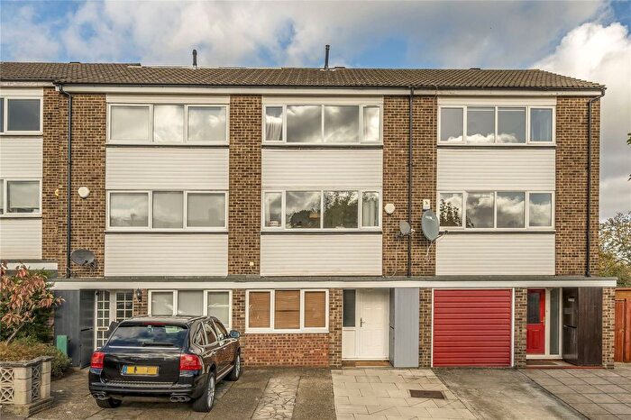 4 Bedroom End Of Terrace House To Rent In Dunoon Road, Forest Hill, SE23