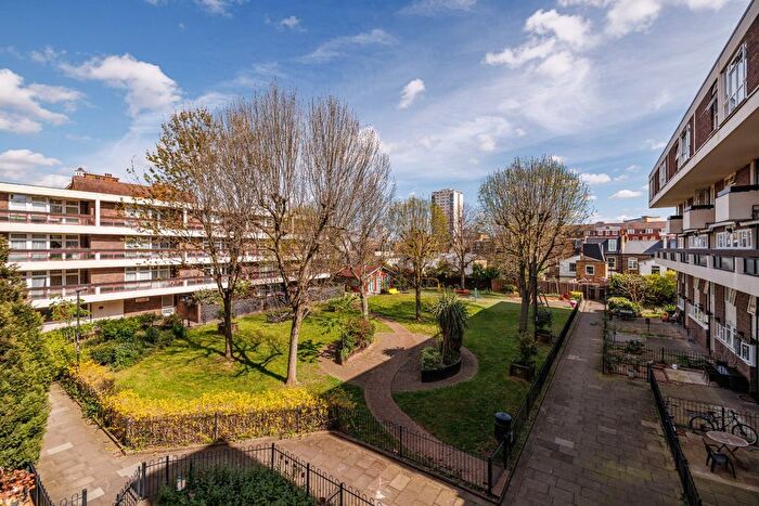 2 Bedroom Flat For Sale In Block, Philpot Square, SW6