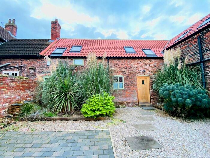 2 Bedroom Barn Conversion For Sale In Fir Tree Lane, Thorpe Willoughby, Selby, YO8