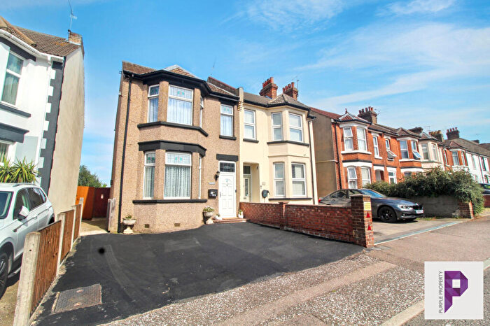 4 Bedroom Semi-Detached House For Sale In Nelson Road, Gillingham, ME7