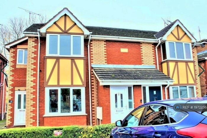 2 Bedroom Flat To Rent In Chapel Close, Clowne, S43