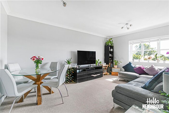 2 Bedroom Flat To Rent In Upminster, Greater London, RM14