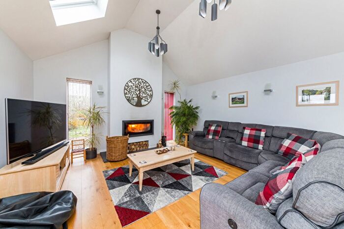 3 Bedroom Detached House For Sale In Toot Baldon, South Oxfordshire, OX44