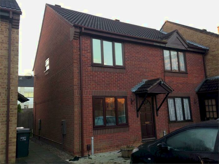 3 Bedroom Semi-Detached House To Rent In Baronson Gardens, Abington, Northampton, NN1