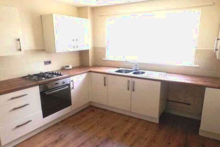 2 Bedroom Flat To Rent In The Grove, Wakefield, WF2
