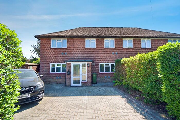 2 Bedroom House For Sale In Eastern Avenue West, Romford, Essex, RM6
