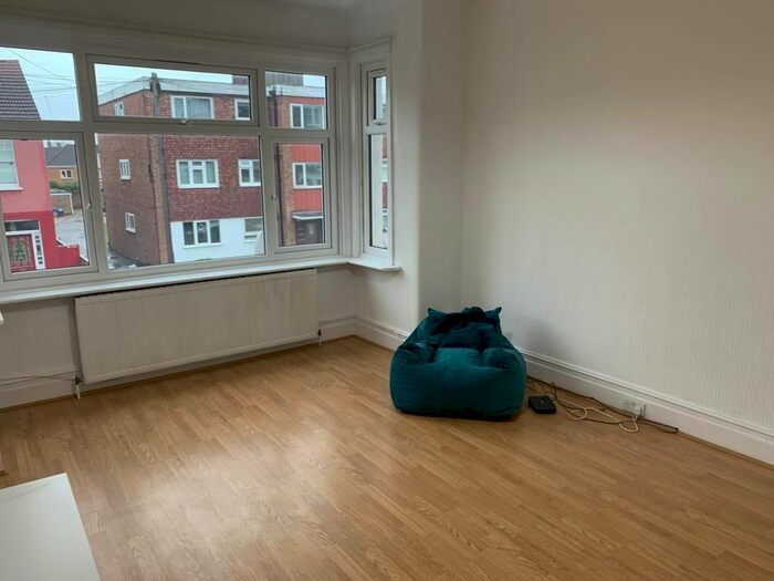 1 Bedroom Flat To Rent In Park Avenue, London, N13