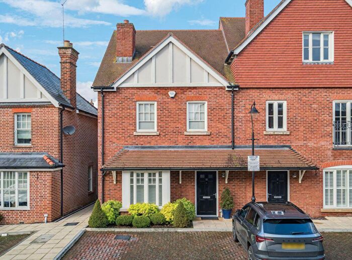 3 Bedroom End Of Terrace House For Sale In Portland Crescent, Marlow, SL7