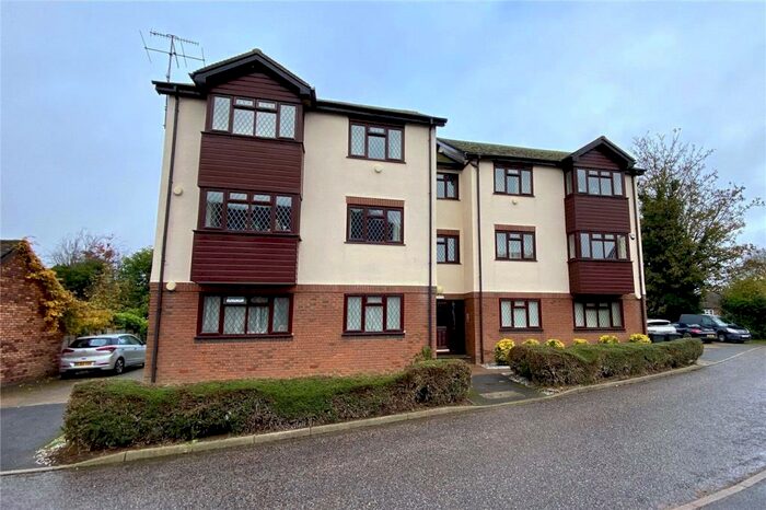 2 Bedroom Apartment To Rent In Groves Close, Bourne End, SL8