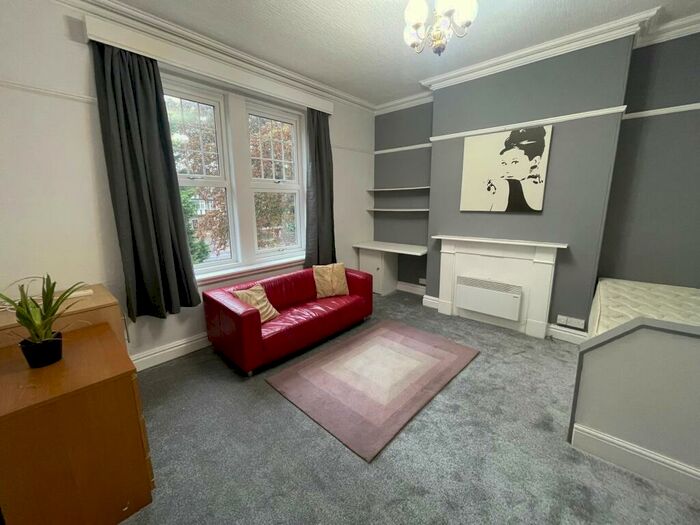 Studio To Rent In Holly Bank, Leeds, LS6