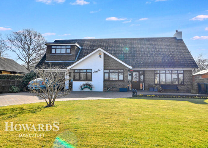 4 Bedroom Detached Bungalow For Sale In Corton Long Lane, Corton, NR32