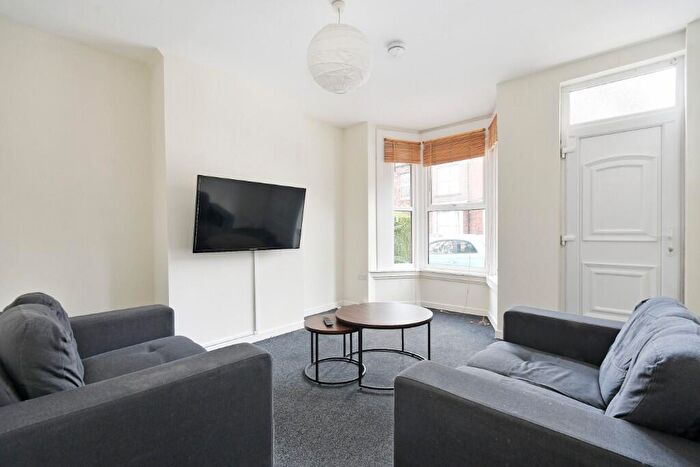 4 Bedroom End Of Terrace House To Rent In Rosedale Road, Sheffield, S11