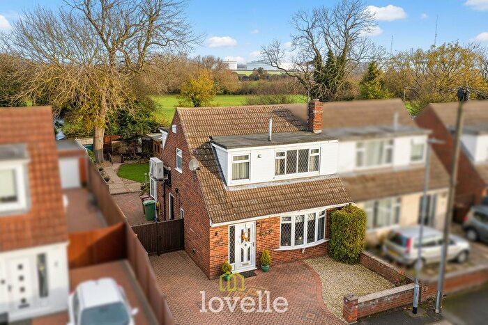 3 Bedroom Semi Detached House For Sale In St Crispin Close, North Killingholme, DN40