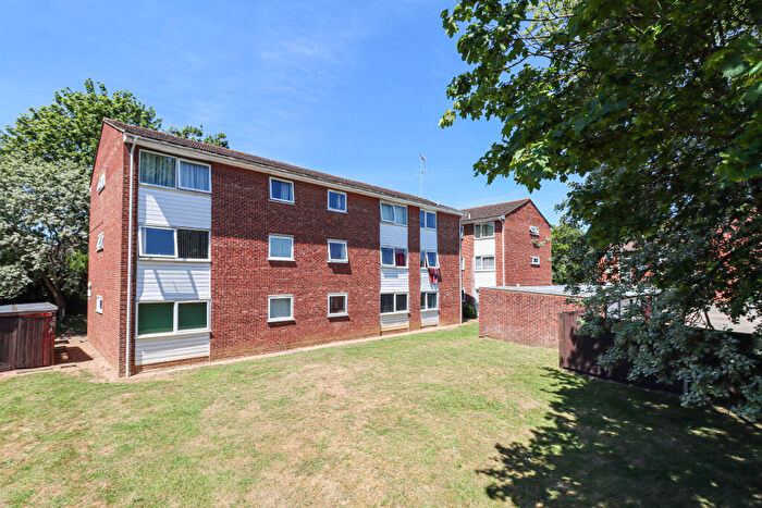 2 Bedroom Flat To Rent In Cedar Court, St. Albans, Hertfordshire, AL4