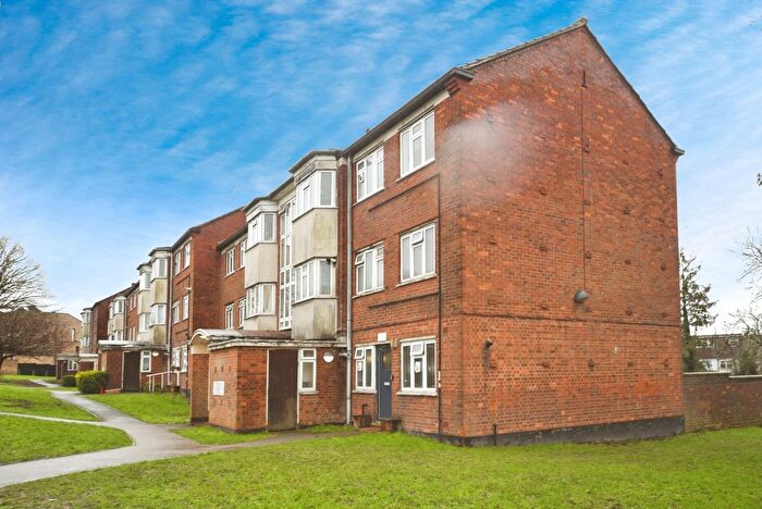 2 Bedroom Flat For Sale In Underhill Court, Underhill, Barnet, EN5