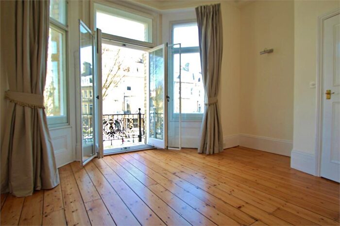 1 Bedroom Flat To Rent In First Avenue, Hove, BN3
