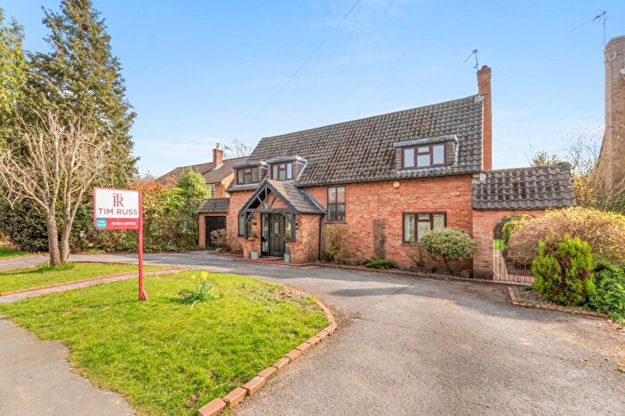 4 Bedroom Detached House For Sale In Wattleton Road, Beaconsfield, HP9