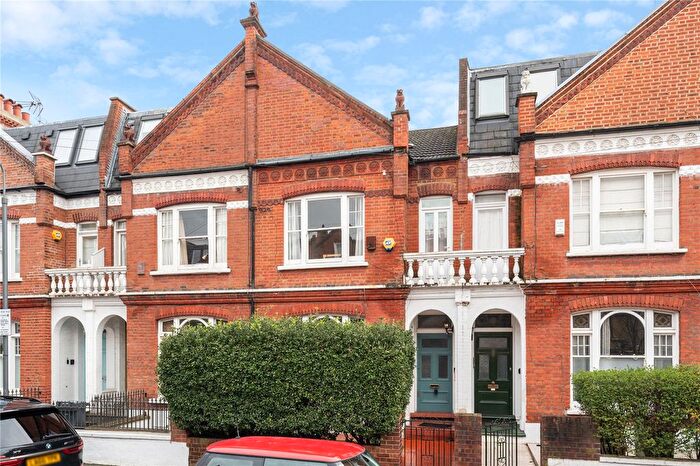 3 Bedroom Terraced House For Sale In Bovingdon Road, London, SW6