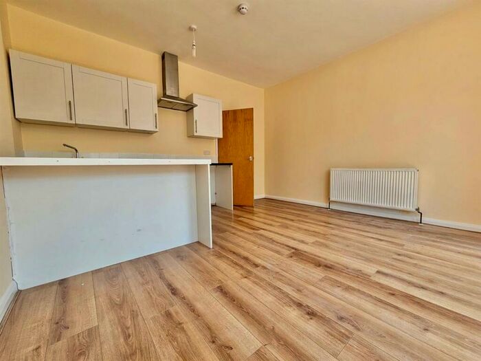 1 Bedroom Flat To Rent In Cowper Road, Worthing, BN11