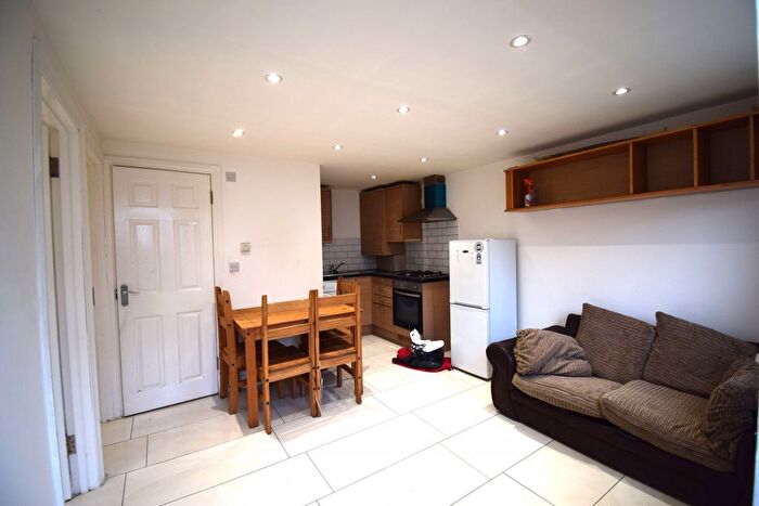 2 Bedroom Flat To Rent In Chadwell Heath, RM6