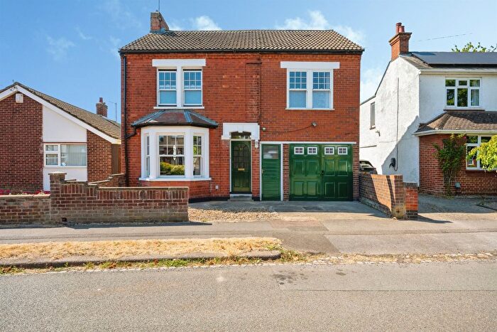 4 Bedroom Detached House For Sale In Brookfield Road, Bedford, MK41