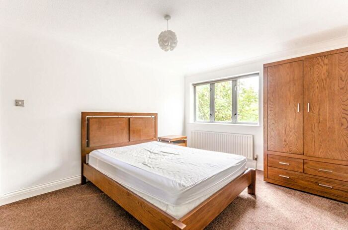 1 Bedroom Flat For Sale In Compass Point, Docklands, London, E14