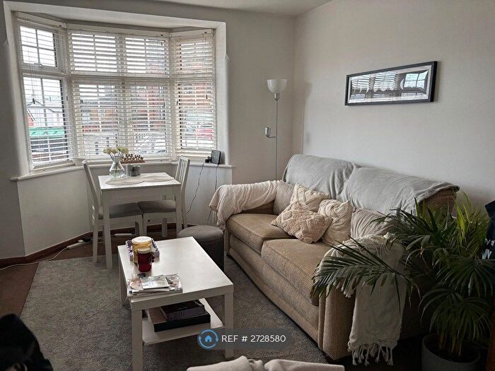 1 Bedroom Flat To Rent In Portsmouth Road, Guildford, GU2