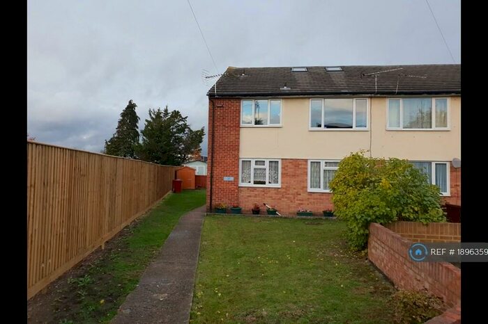 3 Bedroom Maisonette To Rent In Masons Road, Slough, SL1