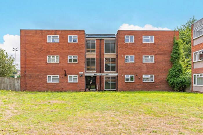 2 Bedroom Apartment For Sale In Stourbridge Road, Stourbridge, West Midlands, DY9