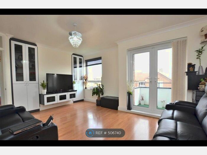 2 Bedroom Flat To Rent In Quinta Drive, Barnet, EN5