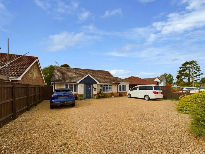 4 Bedroom Detached Bungalow For Sale In The Cottons, Outwell, Wisbech, PE14