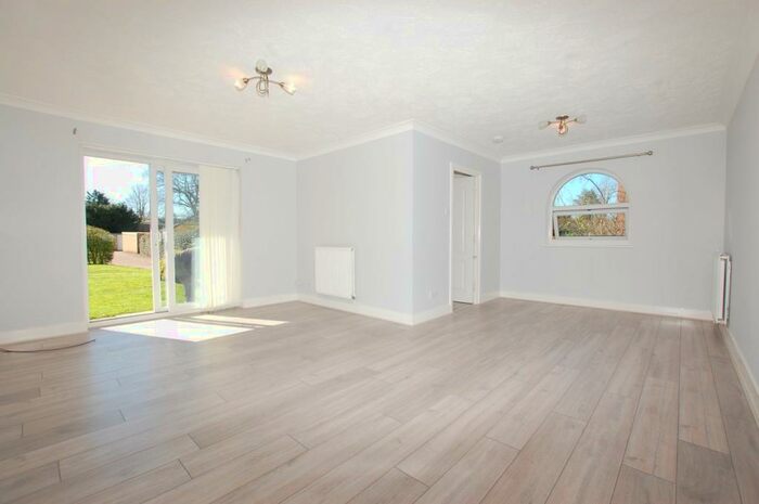 2 Bedroom Ground Flat To Rent In Centenary Court, Albemarle Road, Beckenham, BR3