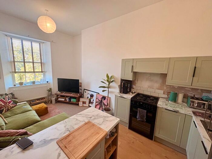 2 Bedroom Flat To Rent In Haystone Place, Plymouth, PL1