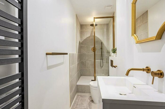 Studio To Rent In Fairclough Street, Aldgate, London, E1