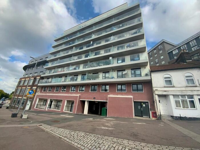 1 Bedroom Flat To Rent In Midland Apartments, Midland Road, Luton, LU2