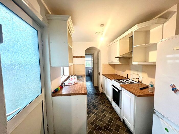 2 Bedroom Flat To Rent In Osborne Road, Hounslow, TW3