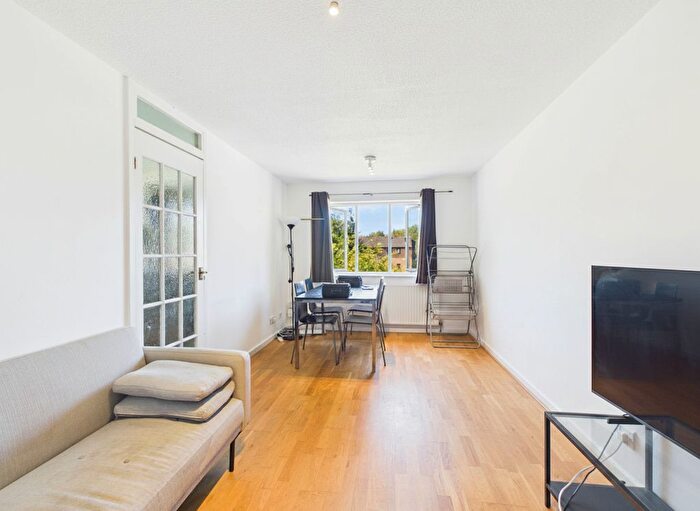 1 Bedroom Flat For Sale In Beardsley Way, Acton, W3