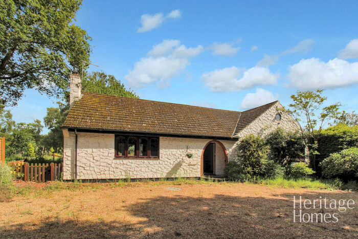 4 Bedroom Bungalow For Sale In Buxton Road, Norwich, NR12