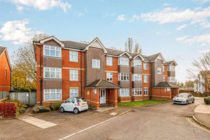 2 Bedroom Flat To Rent In Chamberlain Gardens, Hounslow, TW3