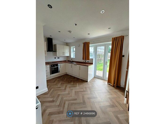 3 Bedroom Semi-Detached House To Rent In Slade Lane, Brighouse, HD6