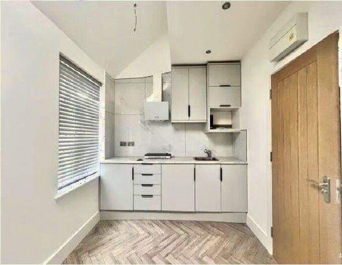 Studio To Rent In Taunton Avenue, Hounslow, Greater London, TW3