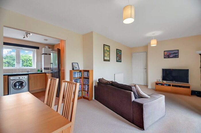 2 Bedroom Flat For Sale In Moorland Close, Witney, OX28